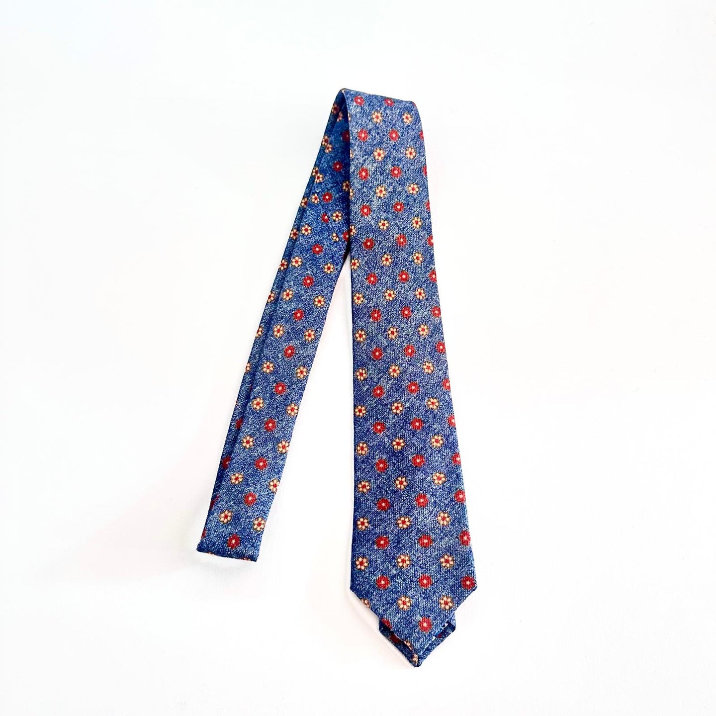 Cravatta Sartoriale in Lana Blu con Fiori – Eleganza Vintage Made in Italy
