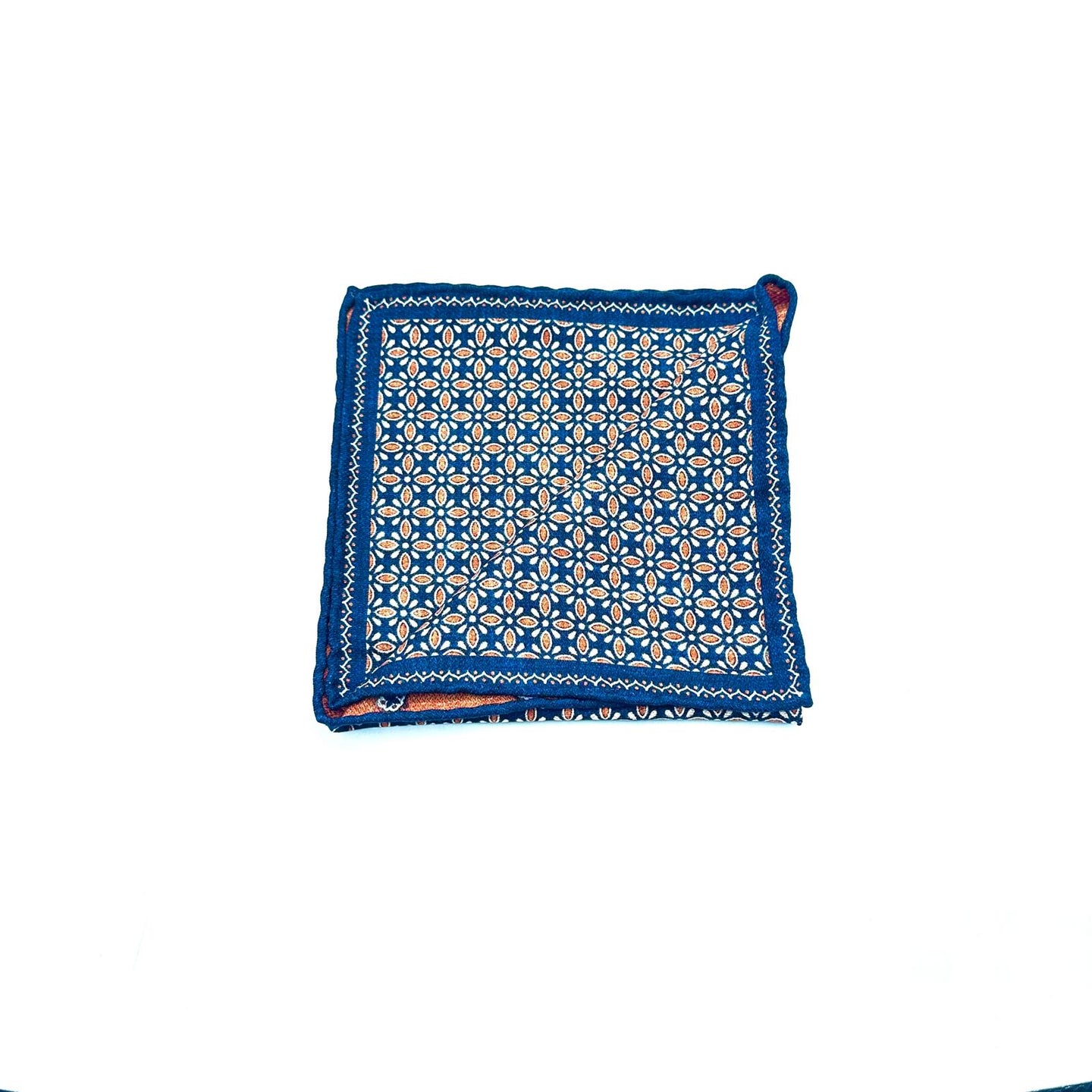 Pochette in Seta Blu con Fantasia Geometrica Arancio – Contrasto Ricercato