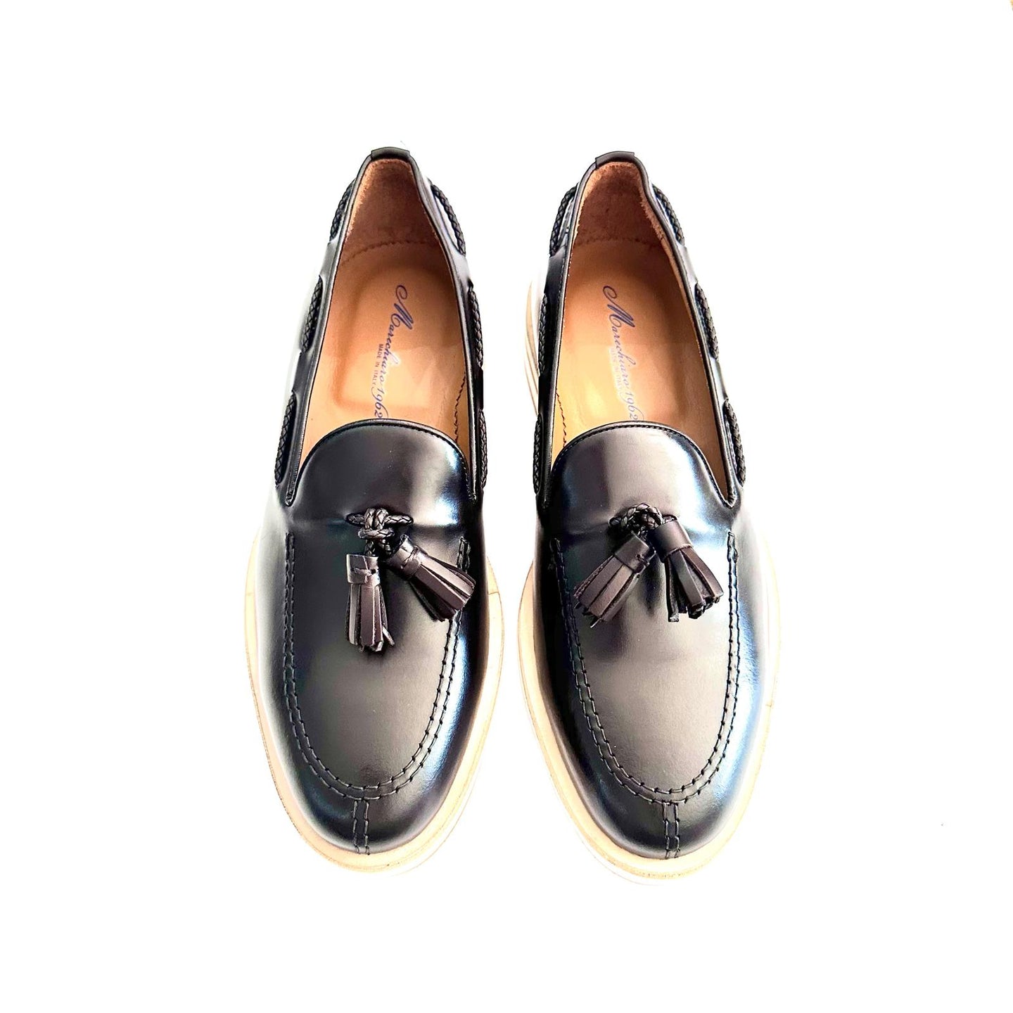 Mocassino con nappine in pelle testa di moro – Eleganza contemporanea con suola a contrasto and Made in Italy 🇮🇹