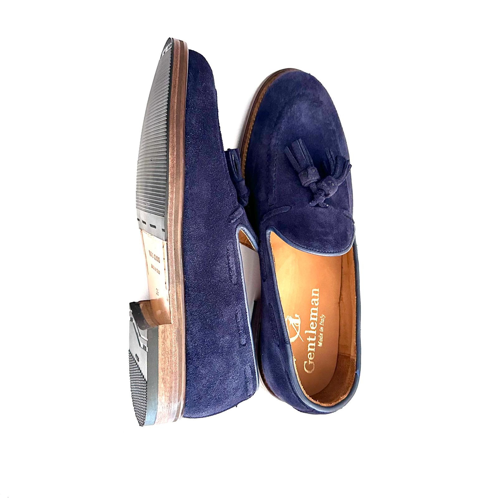 Mocassino con nappine in camoscio blu – Eleganza informale, stile italiano 🇮🇹