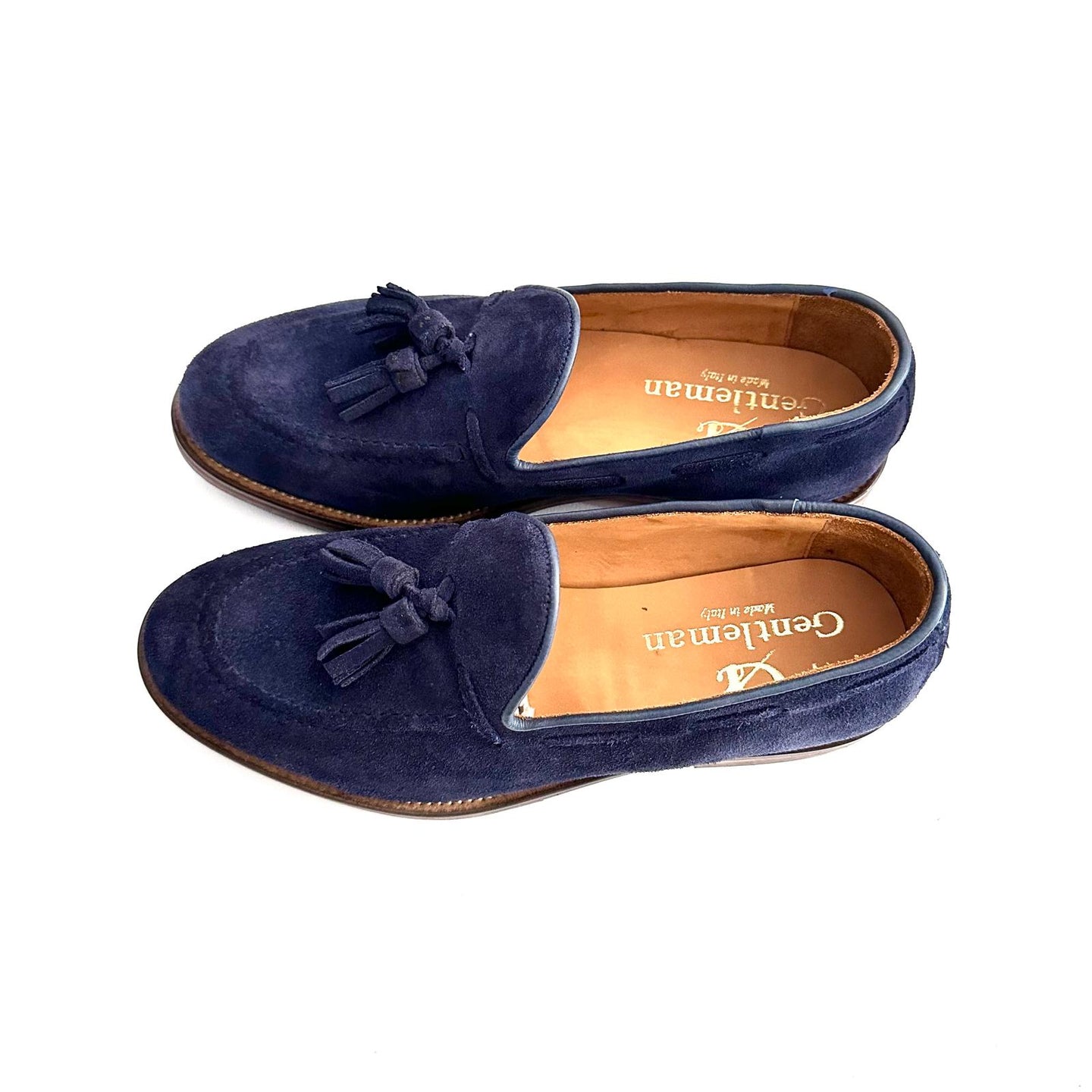 Mocassino con nappine in camoscio blu – Eleganza informale, stile italiano 🇮🇹