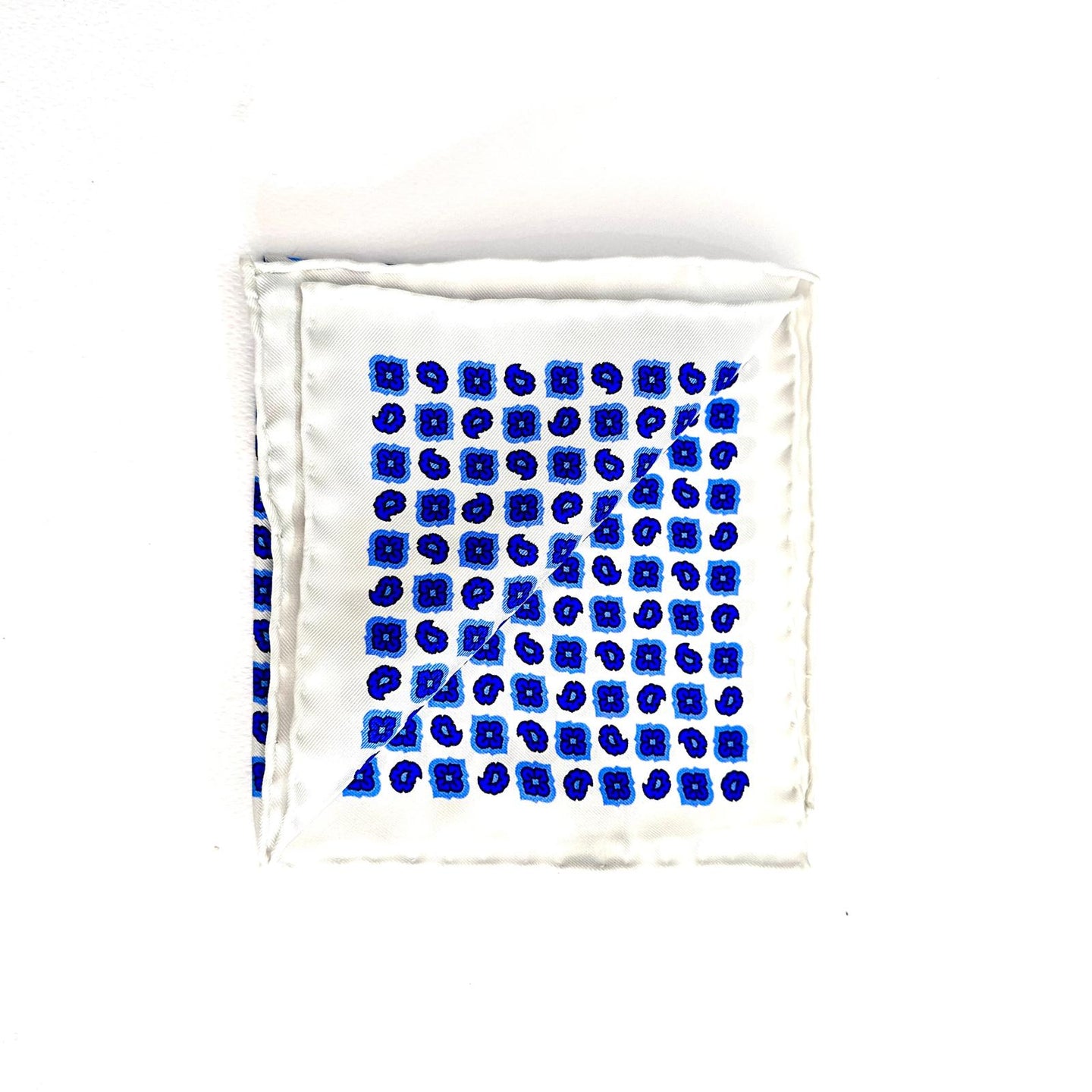 Pochette in Seta Bianco con Micro Fantasia Blu – Stile Italiano