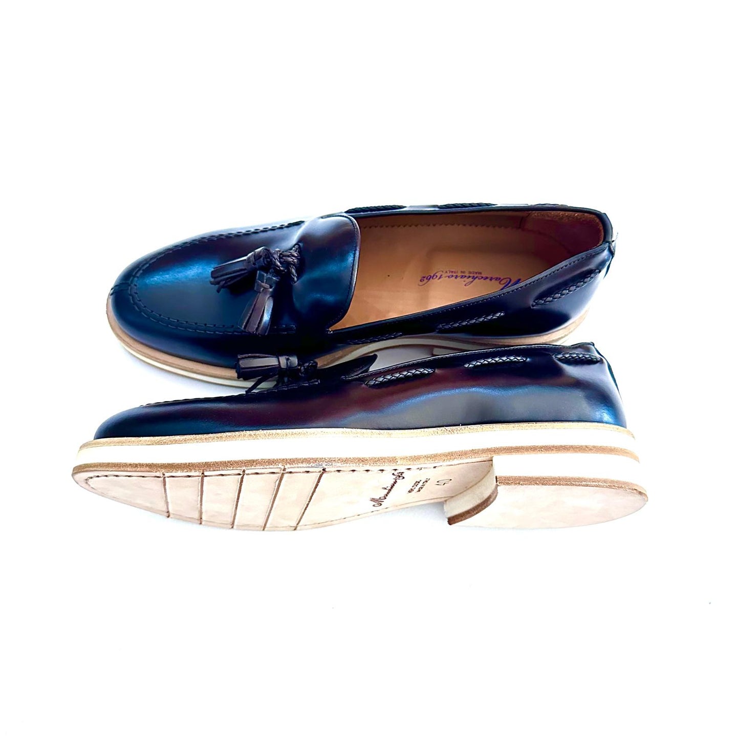 Mocassino con nappine in pelle testa di moro – Eleganza contemporanea con suola a contrasto and Made in Italy 🇮🇹