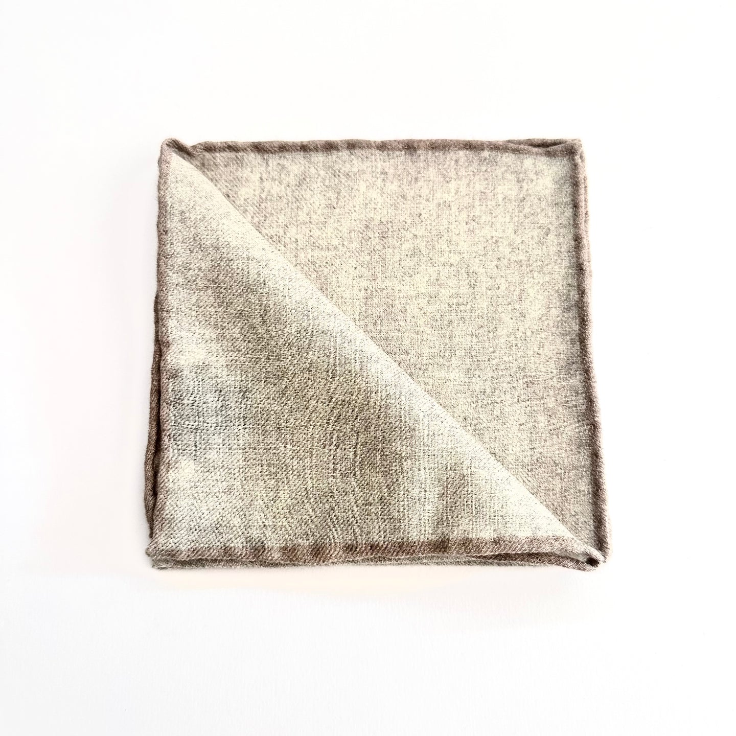 Pochette in Lana Beige – Eleganza Discreta per Outfit Raffinati